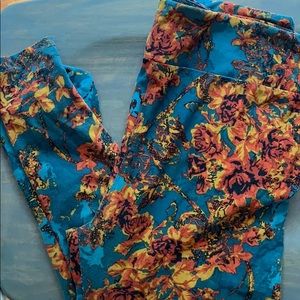 LulaRoe patterned tall and curvy leggings
